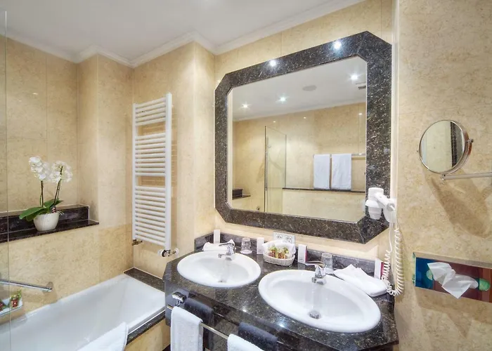 فندق Haecker's 4*